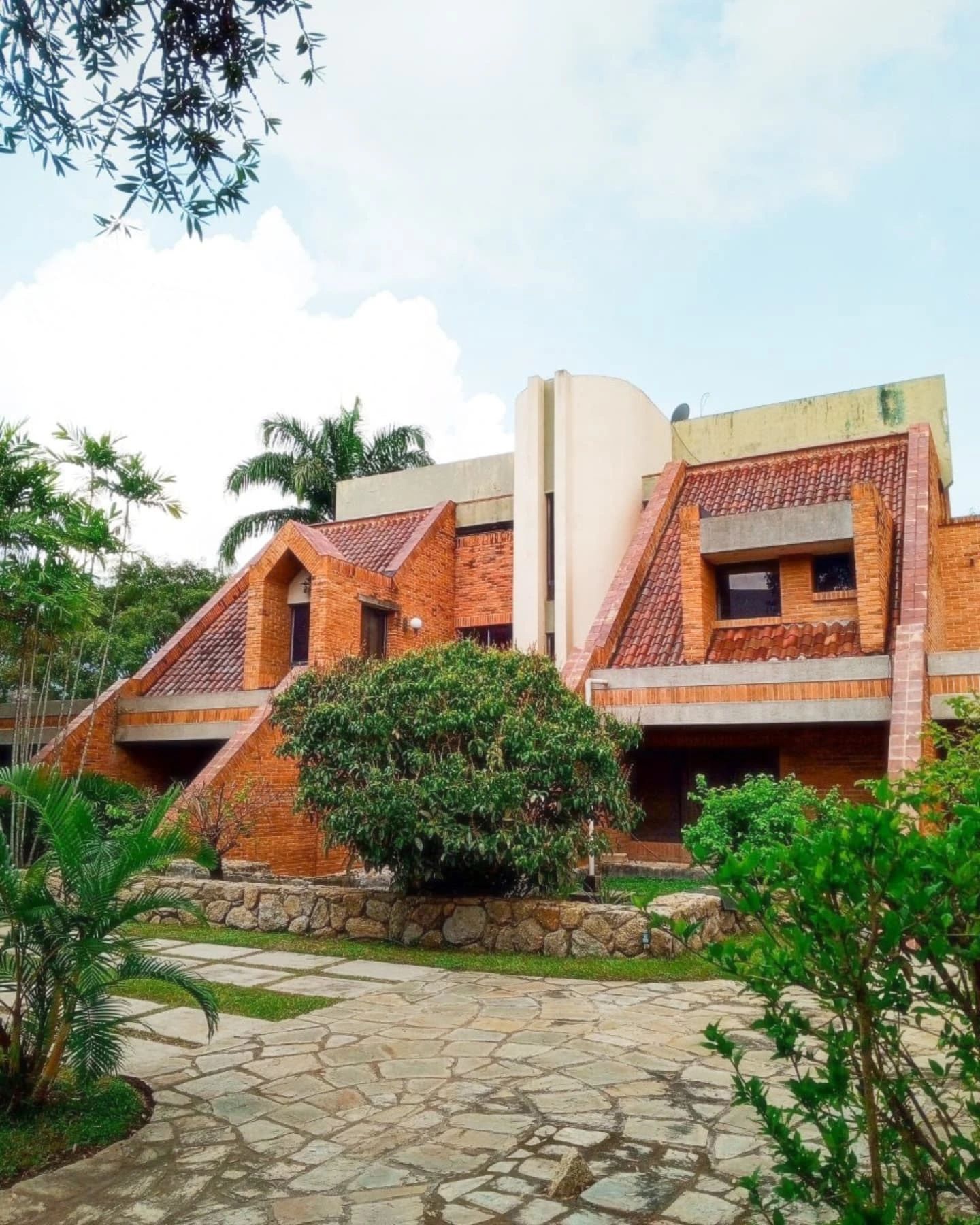 Your Private Oasis in Guataparo Country Club